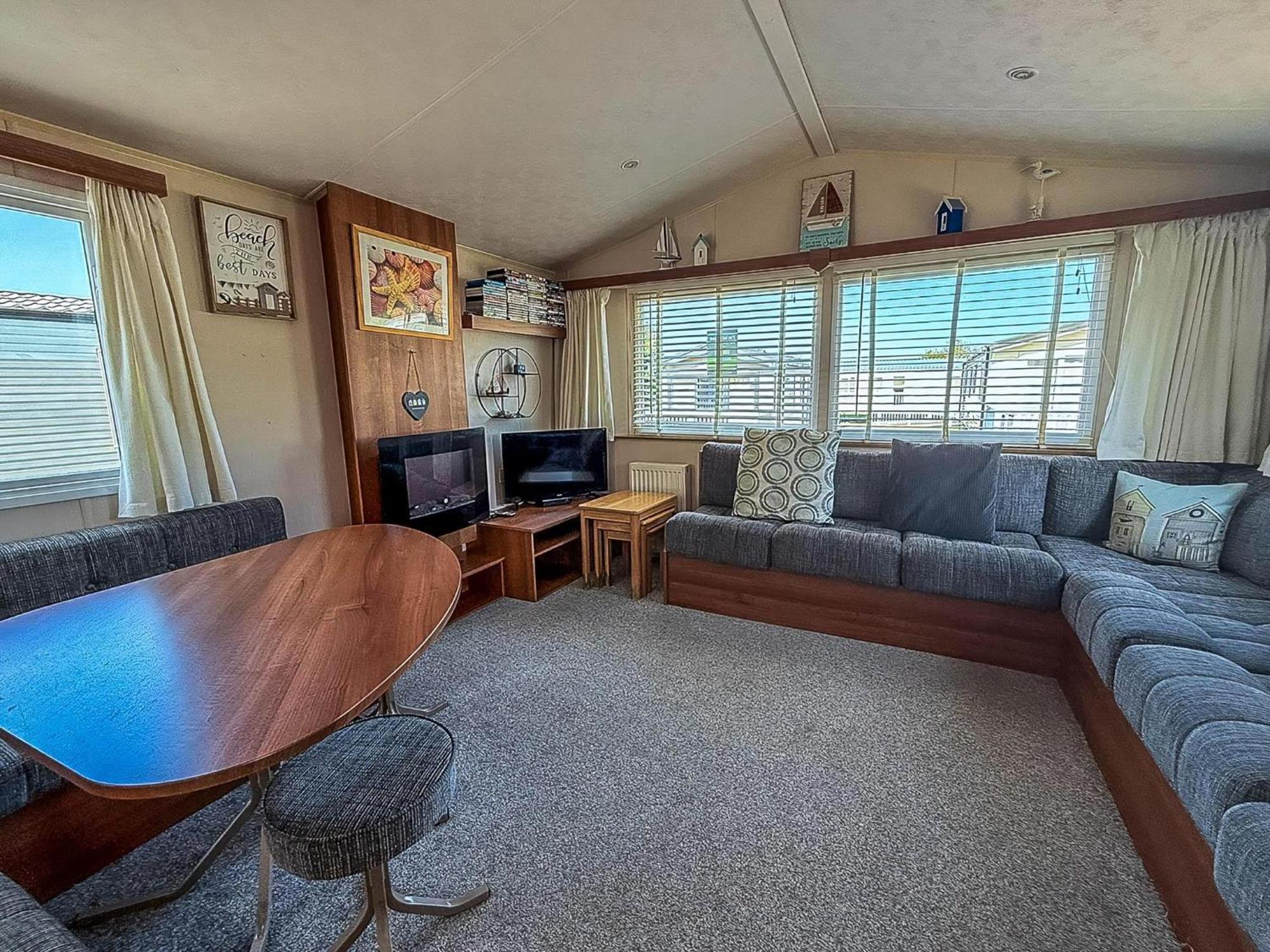 Great 6 Berth Caravan With Decking At Manor Park In Hunstanton Ref 23017B Exterior foto